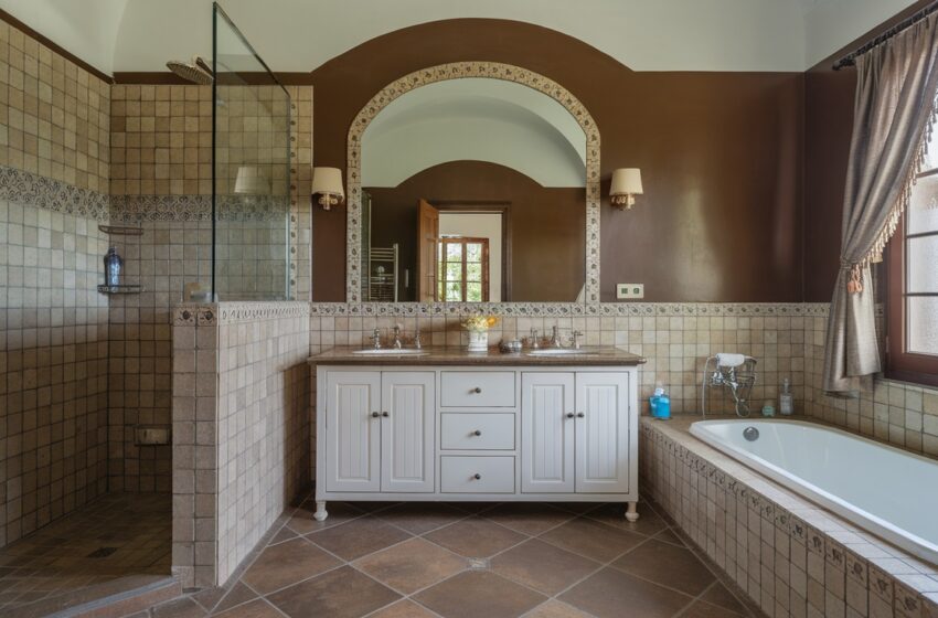  10 Stunning Brown Tile Bathroom Ideas and Color Palettes