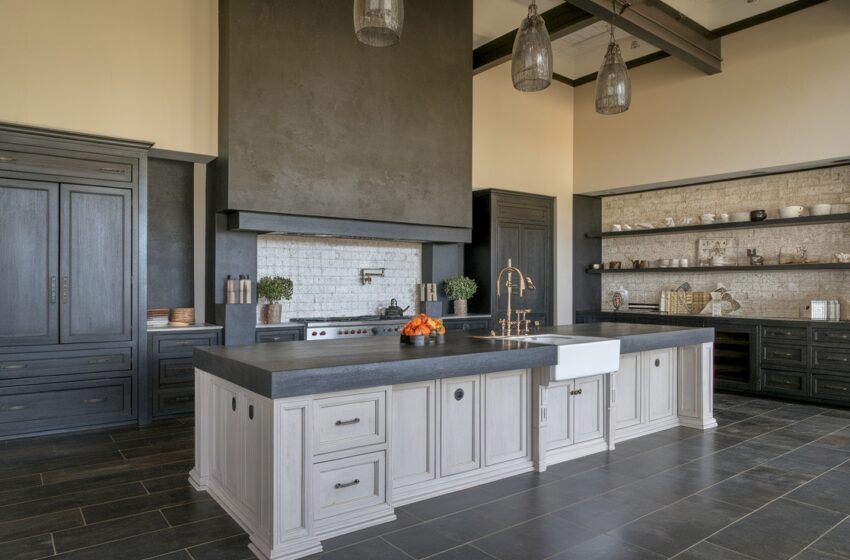  10 Sophisticated Kitchen Designs with High Ceilings and Dark Tones