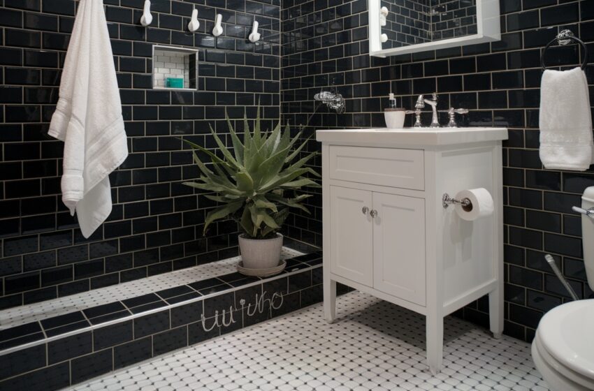  20 Stunning Black Subway Tile Bathroom Ideas for a Bold Look